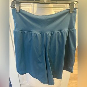 HALARA 2-in-1 YOGA SHORTS. NWT. MAJOLICA BLUE. SIZE LARGE (LONG) (1089)